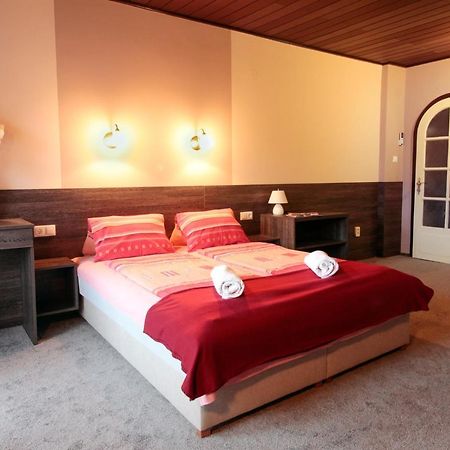 Emi Vendeghaz Hotel Balatonszárszó Eksteriør billede