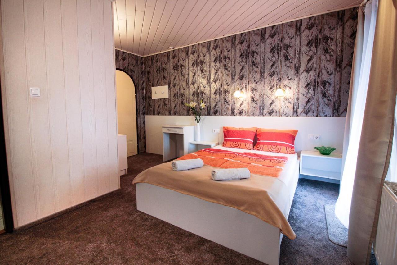 Emi Vendeghaz Hotel Balatonszárszó Eksteriør billede