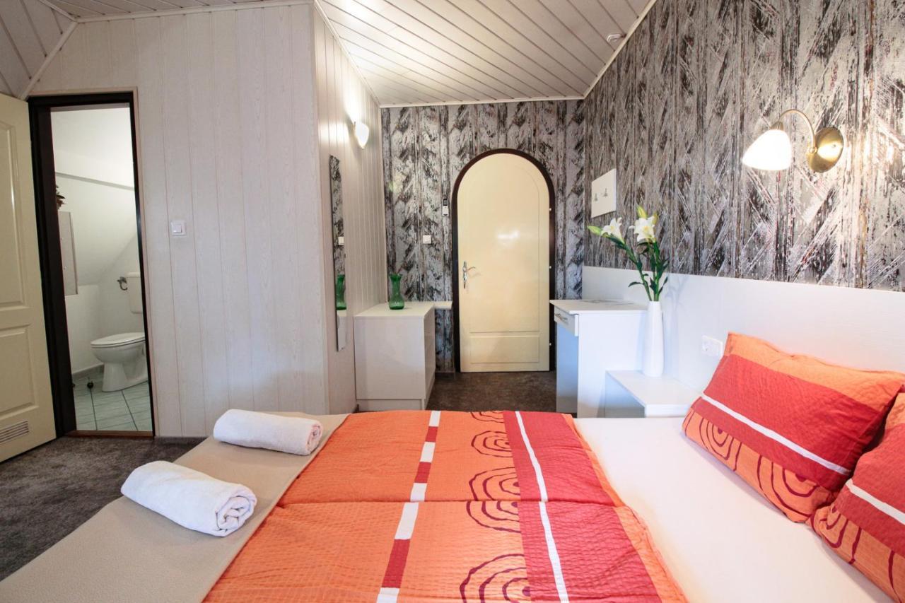 Emi Vendeghaz Hotel Balatonszárszó Eksteriør billede