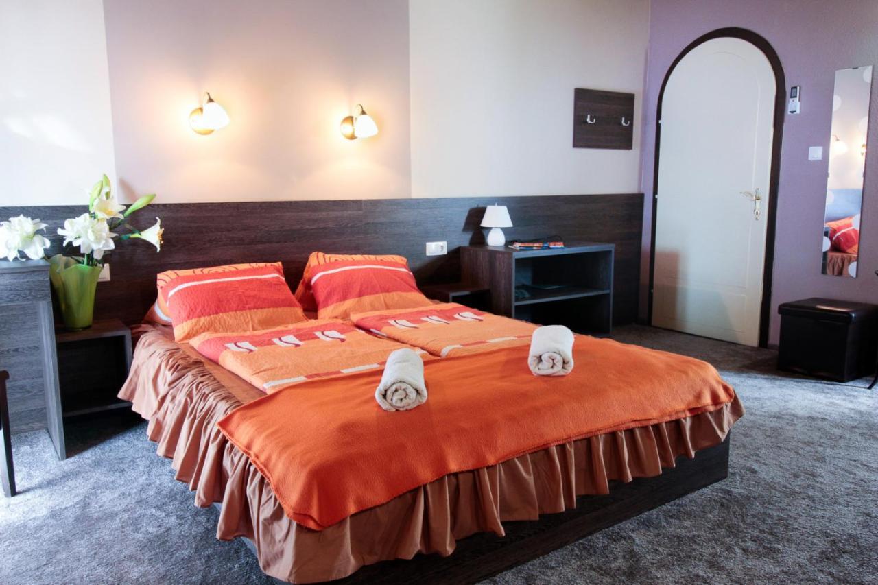 Emi Vendeghaz Hotel Balatonszárszó Eksteriør billede