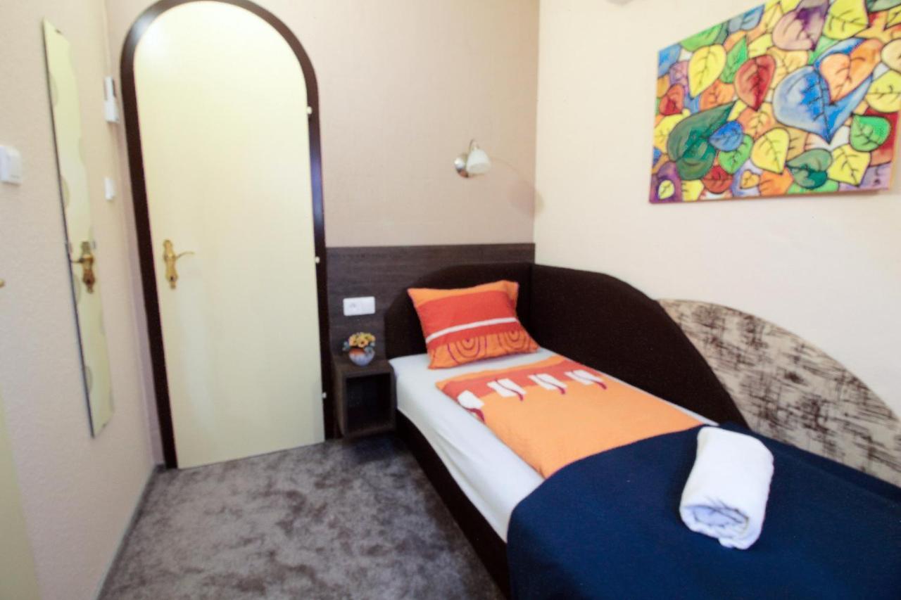 Emi Vendeghaz Hotel Balatonszárszó Eksteriør billede