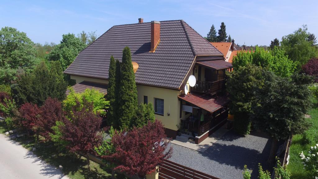 Emi Vendeghaz Hotel Balatonszárszó Eksteriør billede