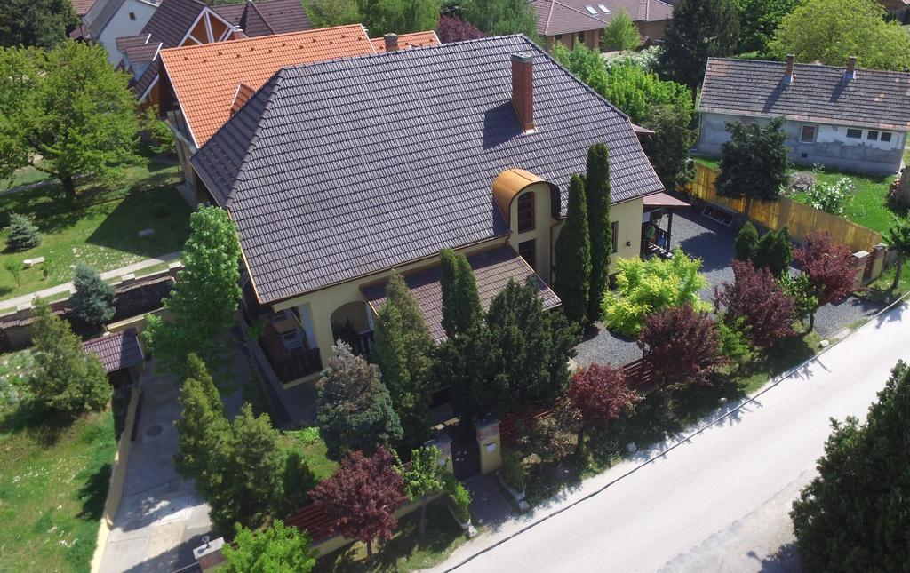 Emi Vendeghaz Hotel Balatonszárszó Eksteriør billede