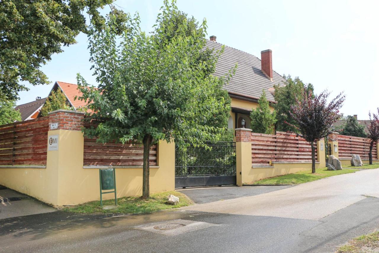 Emi Vendeghaz Hotel Balatonszárszó Eksteriør billede