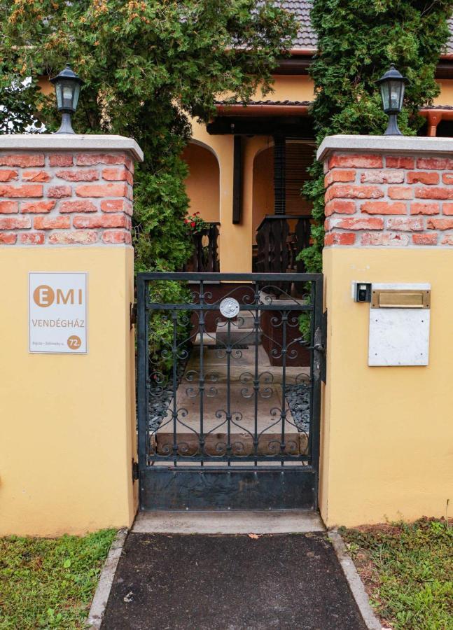 Emi Vendeghaz Hotel Balatonszárszó Eksteriør billede