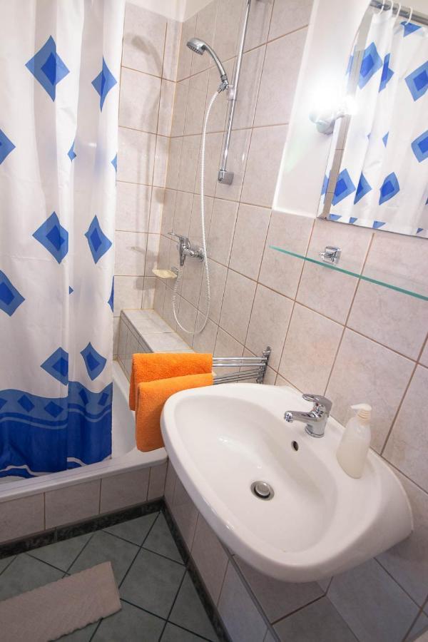 Emi Vendeghaz Hotel Balatonszárszó Eksteriør billede